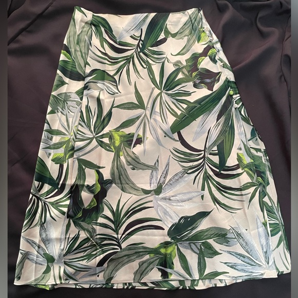 VICTORIAS SECRET SIDE BUTTON PALM LEAVES MIDI SLIP SATIN SKIRT - Picture 1 of 4